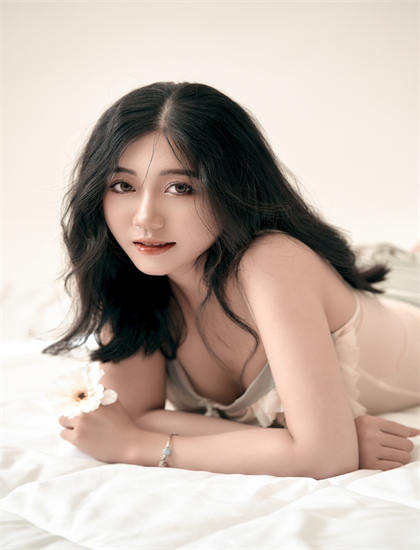 欧美最美女星-雪梨枪4p视频